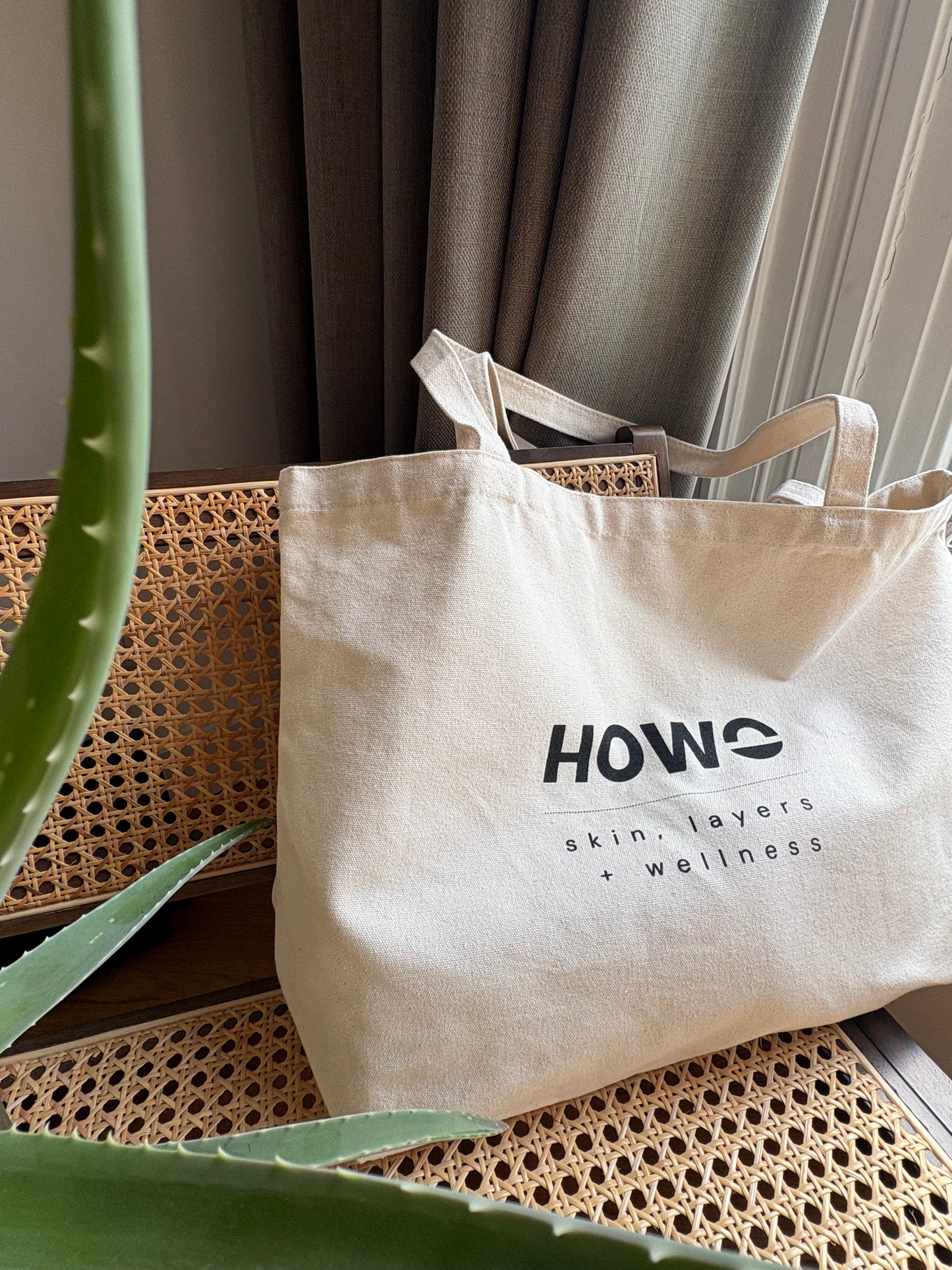 ESSENTIAL: TOTE BAG